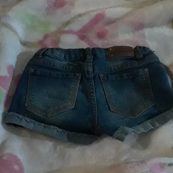 Shorts - Picture 3 of 5